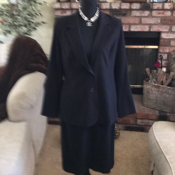 Monroe & Main Dresses & Skirts - Monroe & Main Black Classic Women’s Suit